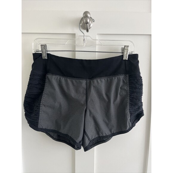 VGUC LULULEMON Run SHORTS SZ 6 Black GRAY SIDE RUCHING - Picture 2 of 15